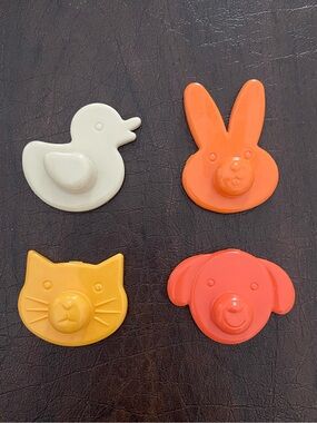B. Toys Animal Magnets - Set of 4